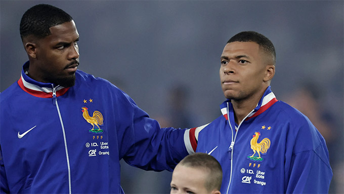 Maignan từng mắng cả Mbappe lẫn Griezmann ở trận thua Italia