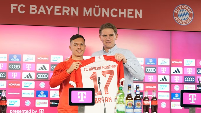 Bayern đã chi 15 triệu euro để chiêu mộ Bryan Zaragoza từ Granada.